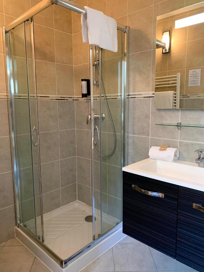 Hotel Lac Bleu 1650 Saint-François-Longchamp Esterno foto