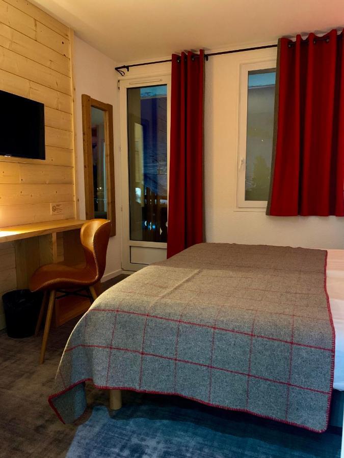 Hotel Lac Bleu 1650 Saint-François-Longchamp Esterno foto